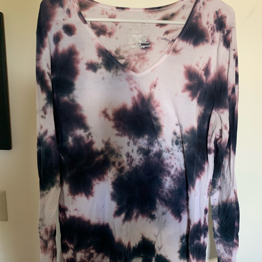 Women’s long sleeve V neck